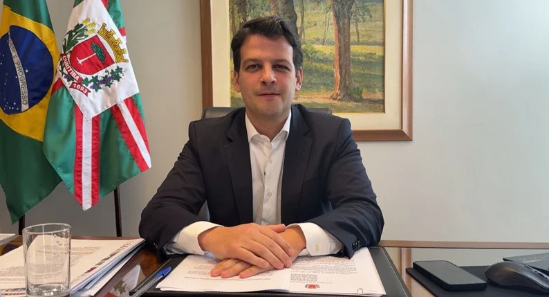 Eduardo Pimentel: Prefeito de Curitiba com 80% de Aprovação em 2024 Eduardo Pimentel: Prefeito de Curitiba com 80% de Aprovação em 2024