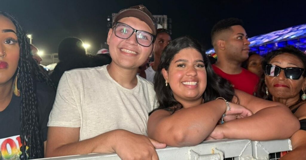 Fãs de Curitiba Viajando a Salvador para Assistir Simone Mendes no Festival Virada