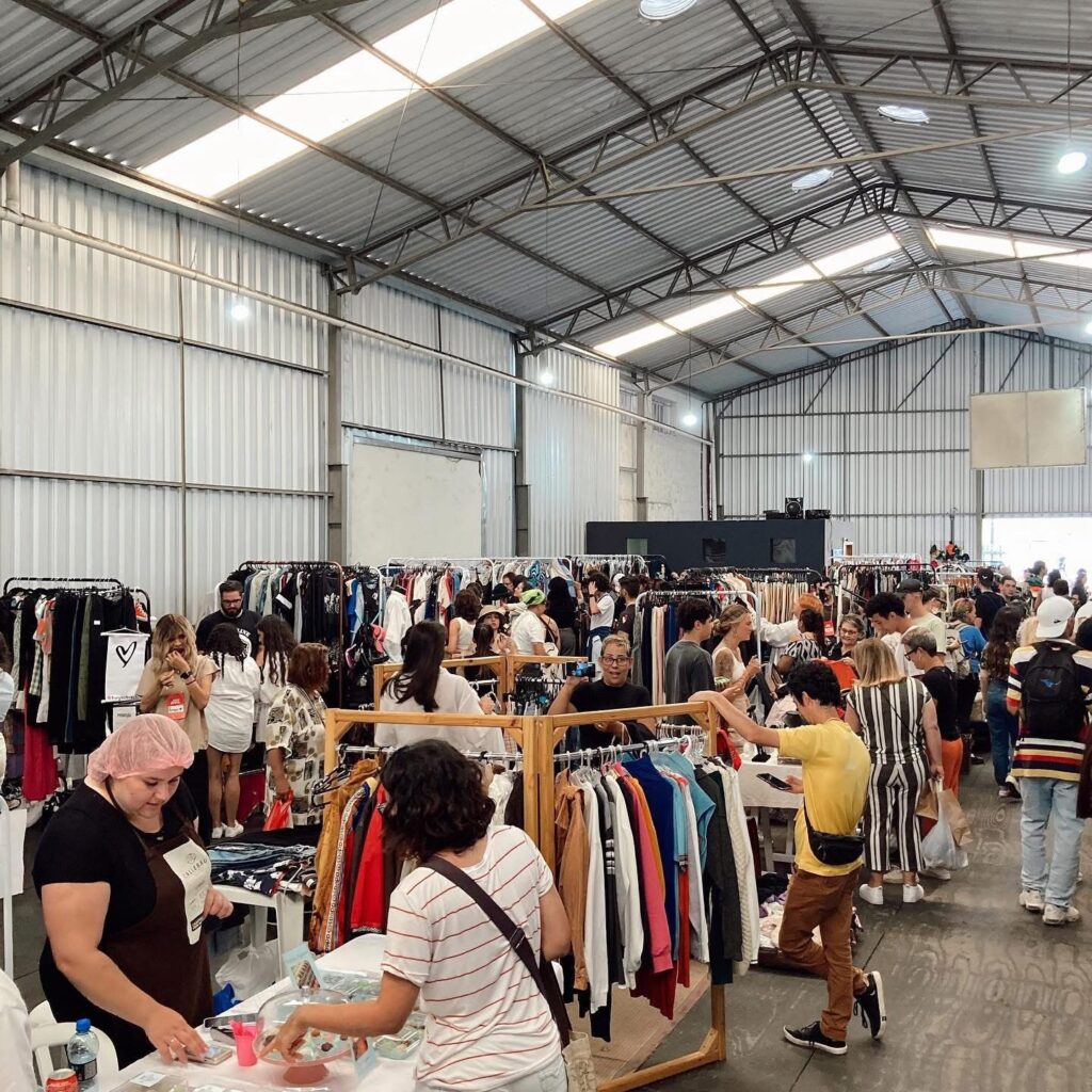 Feira Me Leva: O Encontro de Moda e Cultura no Centro de Curitiba Feira Me Leva: O Encontro de Moda e Cultura no Centro de Curitiba