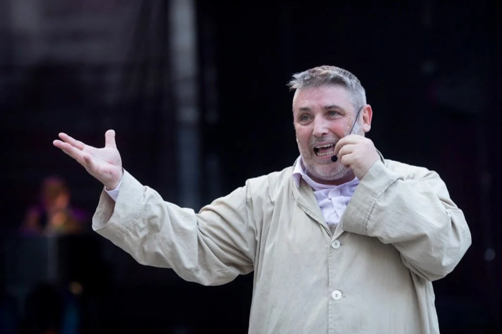 Luto na Cultura: Morre Maurício Vogue, Ícone da Denorex 80 e Artista Paranaense Luto na Cultura: Morre Maurício Vogue, Ícone da Denorex 80 e Artista Paranaense