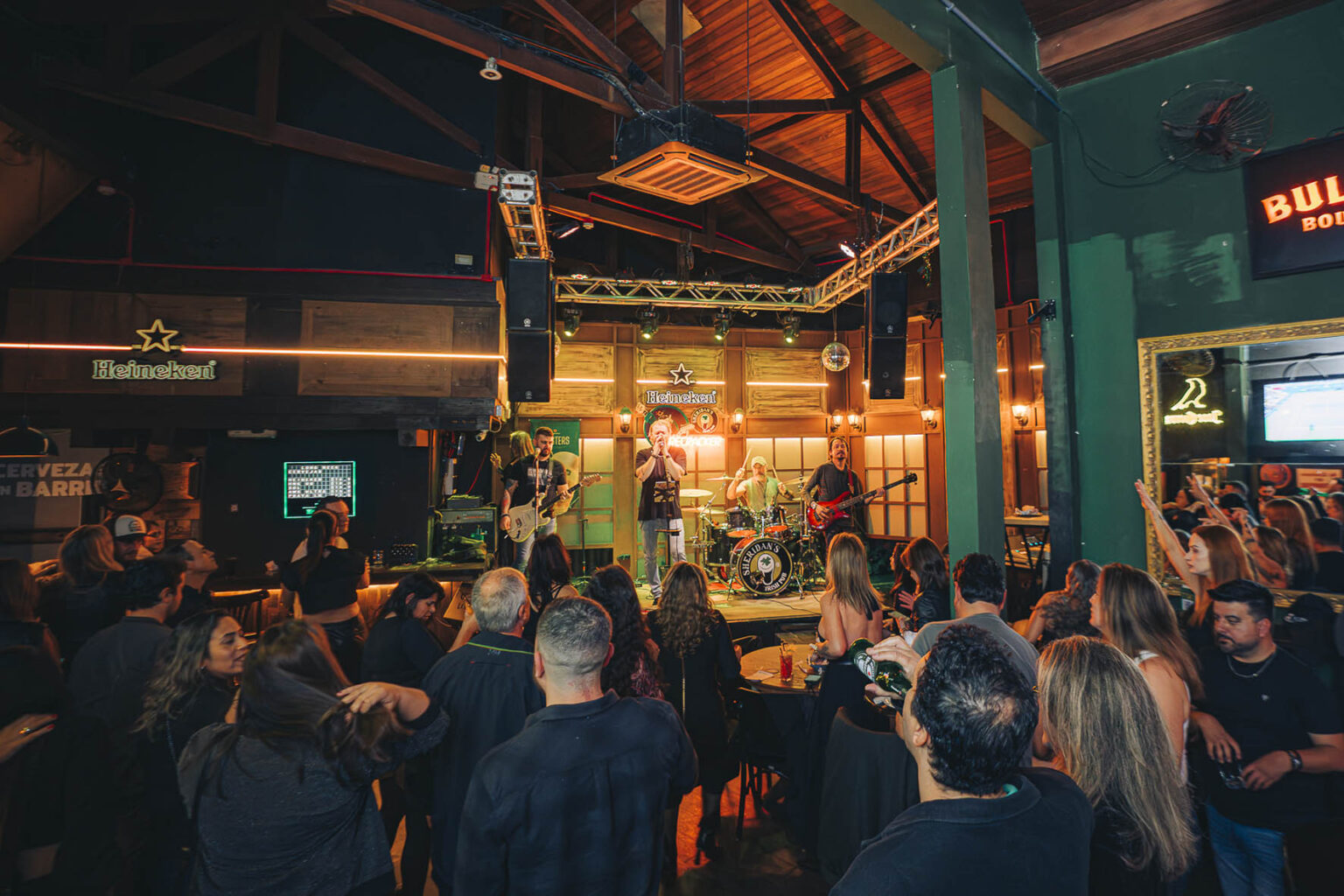 Natal Roqueiro: Três Dias de Rock e Alegria no Sheridan’s Irish Pub Natal Roqueiro: Três Dias de Rock e Alegria no Sheridan’s Irish Pub