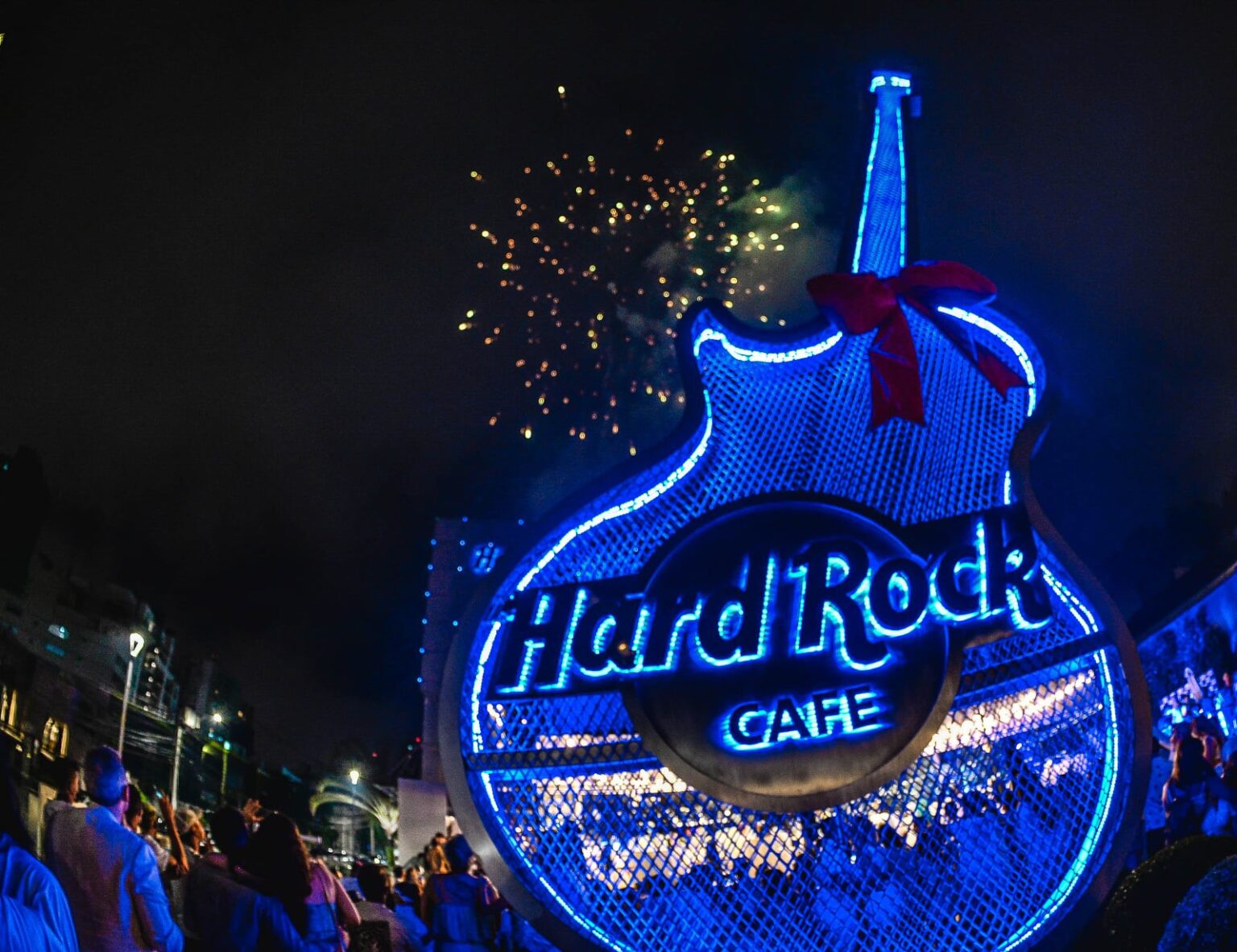 Réveillon Inesquecível: Hard Rock Cafe Curitiba Promove Show de Fogos e Festa Exclusiva
