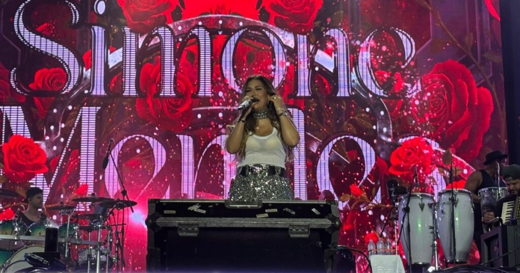 Simone Mendes Brilha no Festival Virada Salvador com Sucessos Imperdíveis