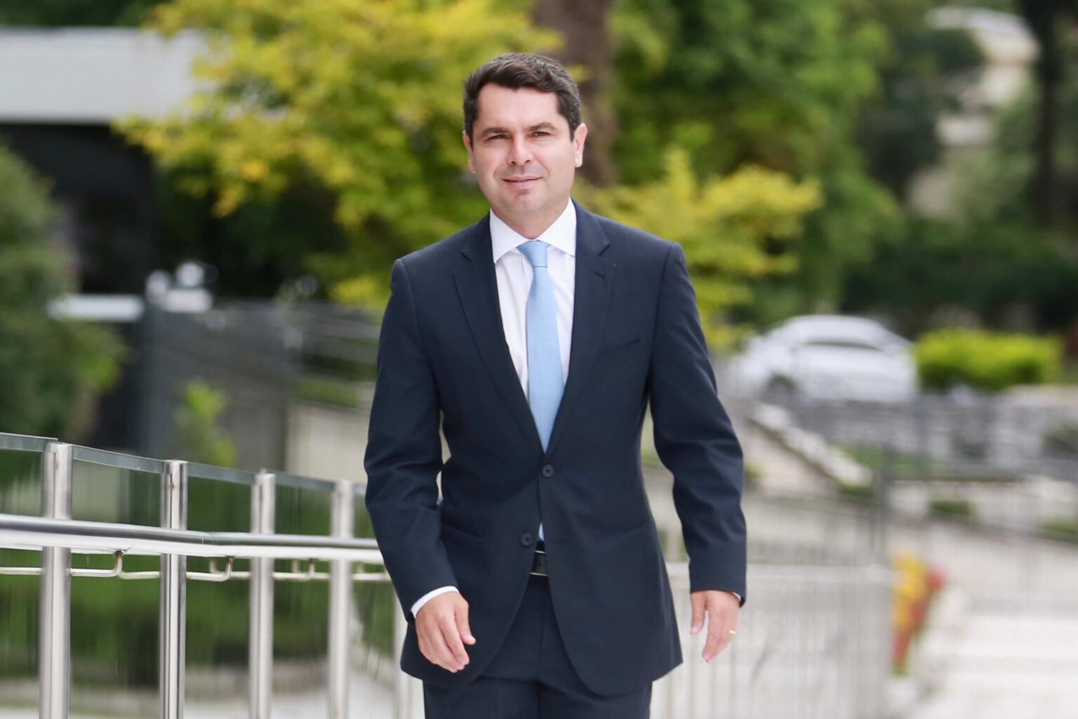 Alexandre Curi se Mantém como Pré-Candidato ao Governo do PR Enquanto Ratinho Jr. Adia Anúncio