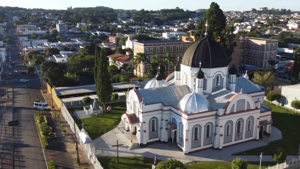 Descubra Prudentópolis: a 'Ucrânia Brasileira' com Cachoeiras e Cultura Vibrante