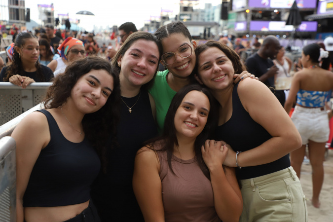Fãs se instalando para ver Ana Castela: A espera de mais de 30 horas pelo show no Verão Maior Fãs se instalando para ver Ana Castela: A espera de mais de 30 horas pelo show no Verão Maior