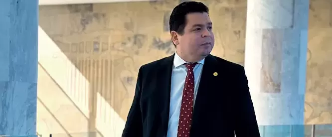 Gugu Bueno: O Ascendente no Cenário Político do Paraná e Seus Planos Futuro Gugu Bueno: O Ascendente no Cenário Político do Paraná e Seus Planos Futuro