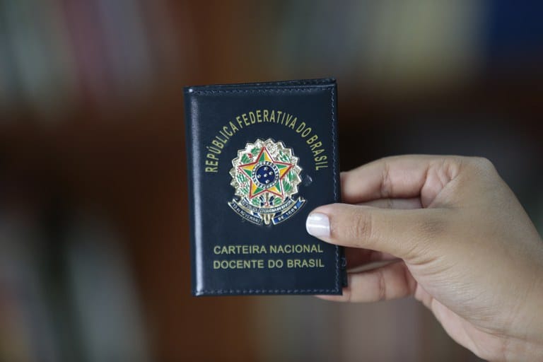 Mais de 200 Mil Professores do Paraná Podem Solicitar a Carteira Nacional Docente Mais de 200 Mil Professores do Paraná Podem Solicitar a Carteira Nacional Docente