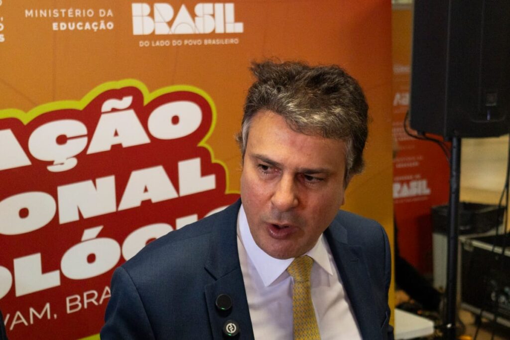 Ministro da Educação Anuncia Novos Investimentos em Instituições do Paraná