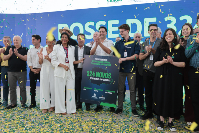 Paraná Fortalece Agronegócio com 324 Servidores e 250 Veículos Novos Paraná Fortalece Agronegócio com 324 Servidores e 250 Veículos Novos