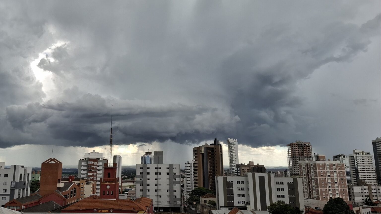 Paraná Sob Alerta: Chuvas Intensas Atingem 81 Cidades e Previsões Para os Próximos Dias Paraná Sob Alerta: Chuvas Intensas Atingem 81 Cidades e Previsões Para os Próximos Dias