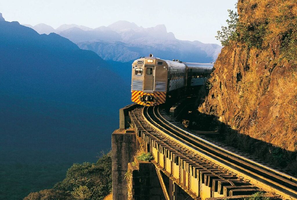 Passeio de Trem Curitiba-Morretes: Atração Internacional no Verão Brasileiro