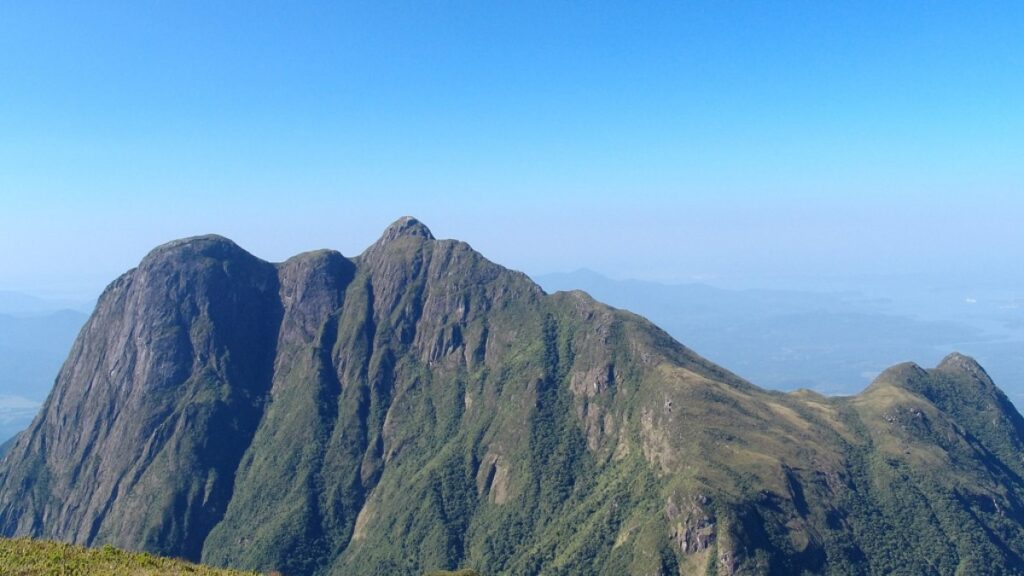 Pico Paraná: Resgate Revela Descaso com Patrimônio Natural Brasileiro