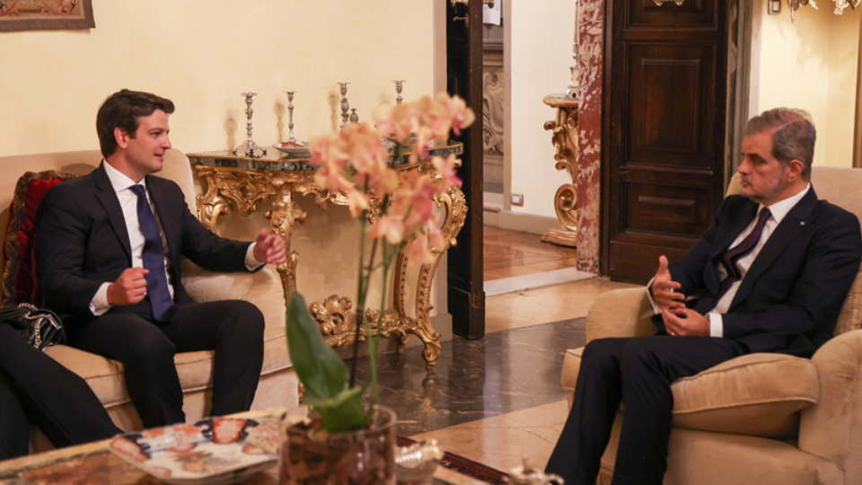 Prefeito Eduardo Pimentel Destaca Potencial Econômico de Curitiba na Itália Prefeito Eduardo Pimentel Destaca Potencial Econômico de Curitiba na Itália