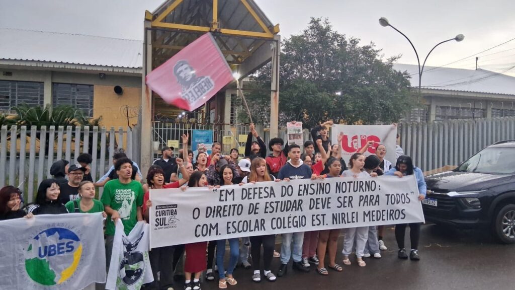 Protestos Marcam Fechamento de Turmas Noturnas no Colégio Nirlei Medeiros em Curitiba