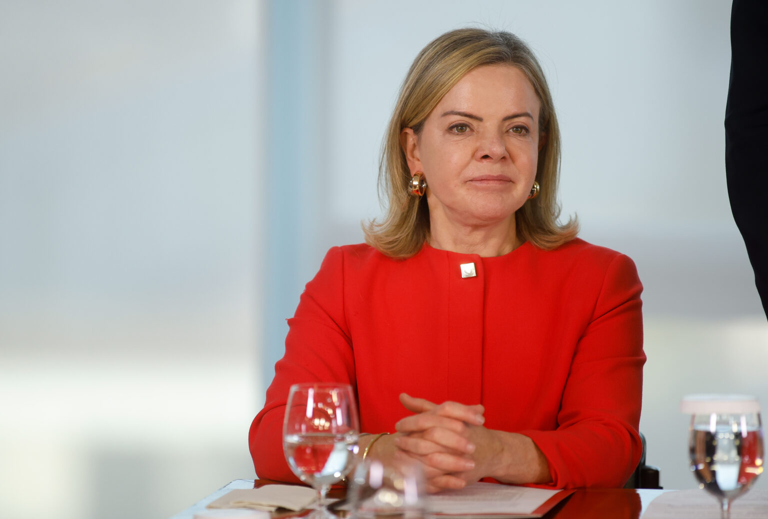 Quem é Gleisi Hoffmann? A Política e a Trajetória de uma Líder Influente Quem é Gleisi Hoffmann? A Política e a Trajetória de uma Líder Influente