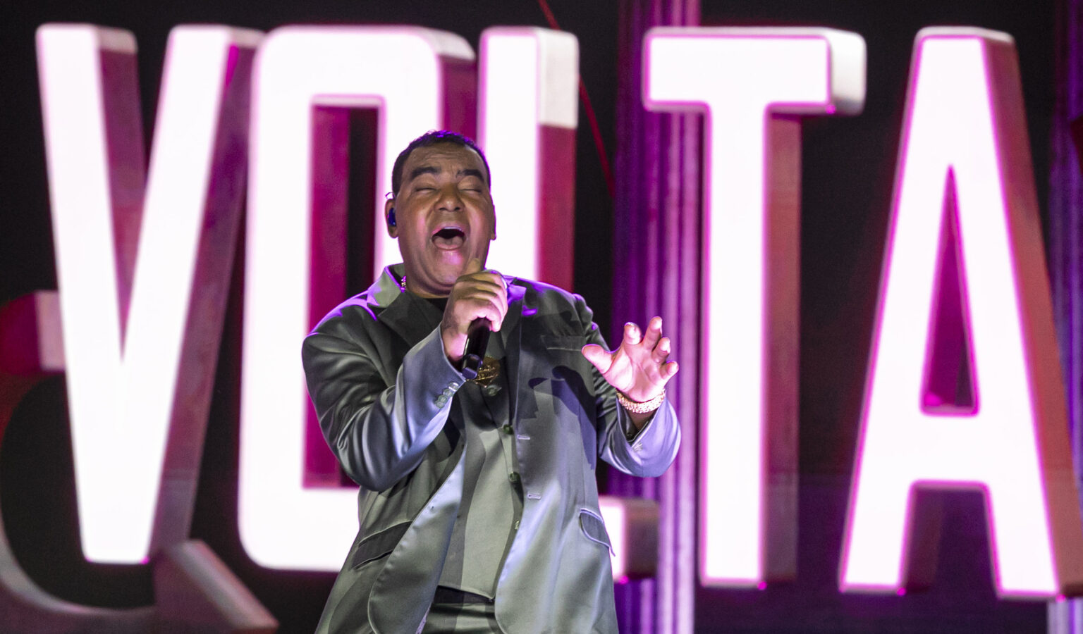 Raça Negra Bate Recorde de Público em Show no Litoral do Paraná