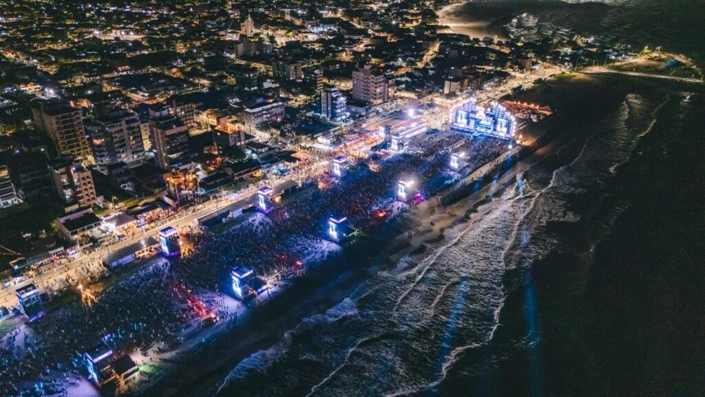 Roupa Nova Transforma a Praia de Matinhos em Coral A Céu Aberto e Emociona 151 Mil Pessoas