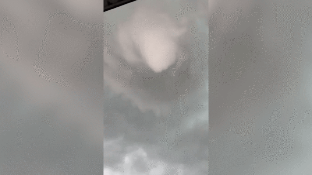 Tornado Impacta Paraná e Nuvem Funil Causa Alerta em Moradores