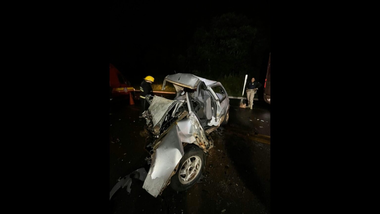 Tragédia nas Estradas: Acidente entre ônibus de turismo argentino e carro resulta em um óbito e 13 feridos Tragédia nas Estradas: Acidente entre ônibus de turismo argentino e carro resulta em um óbito e 13 f