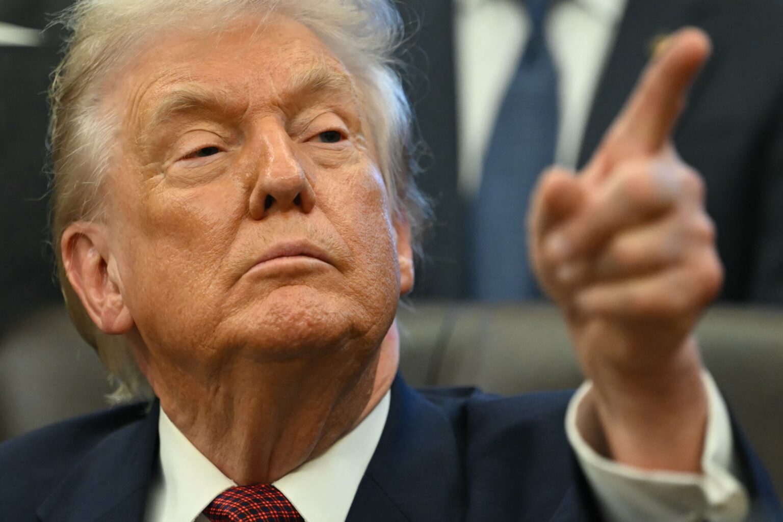 Trump Retorna à Política Agressiva: Ameaças e Interesses na América Latina Trump Retorna à Política Agressiva: Ameaças e Interesses na América Latina