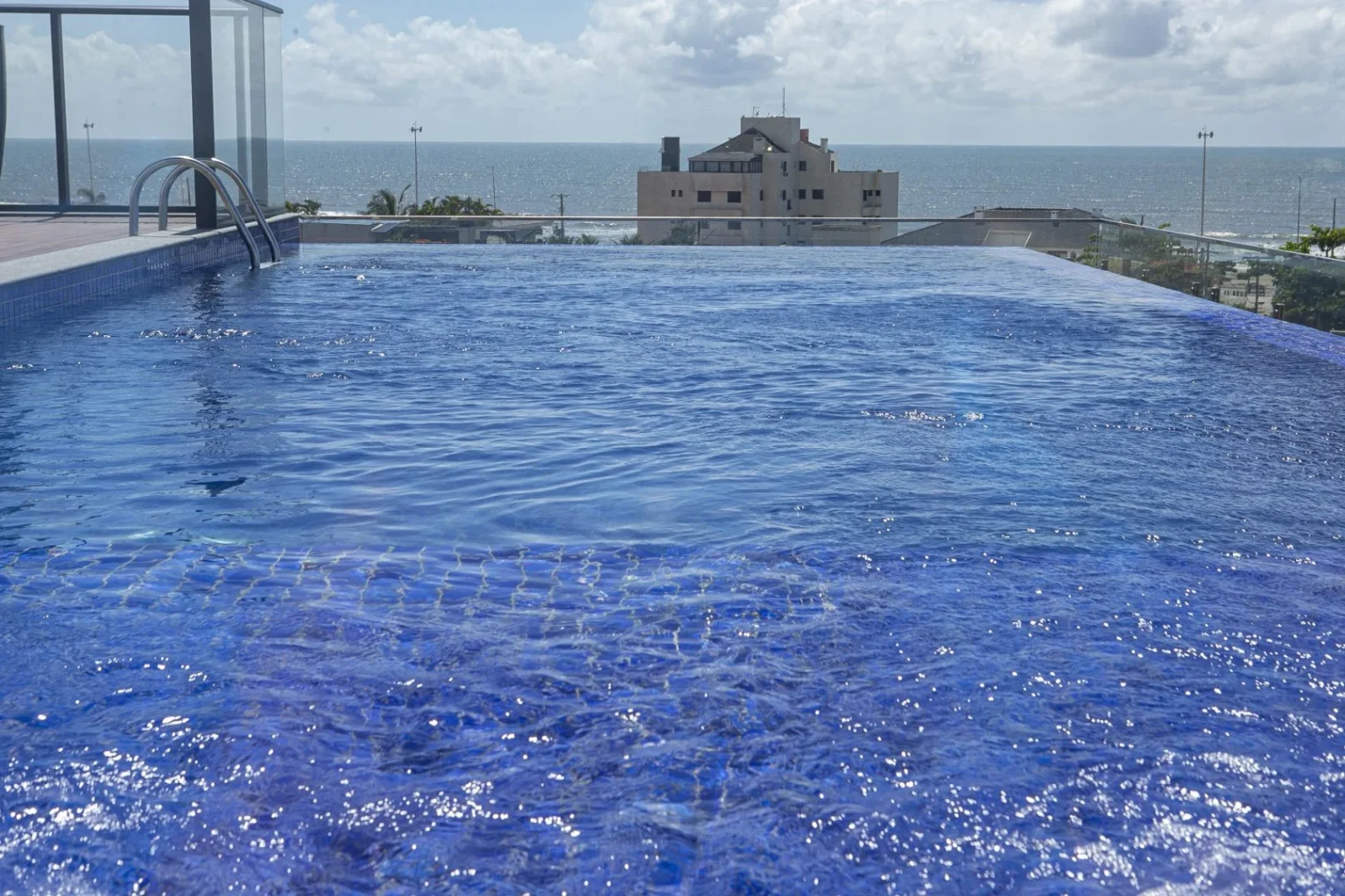 Verão Maior Paraná: Litoral em Alta com Shows que Lotam Hotéis e Pousadas