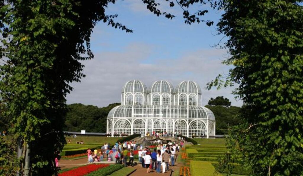 Verão no Paraná: Tempo firme e calor predominam nesta segunda-feira (19)