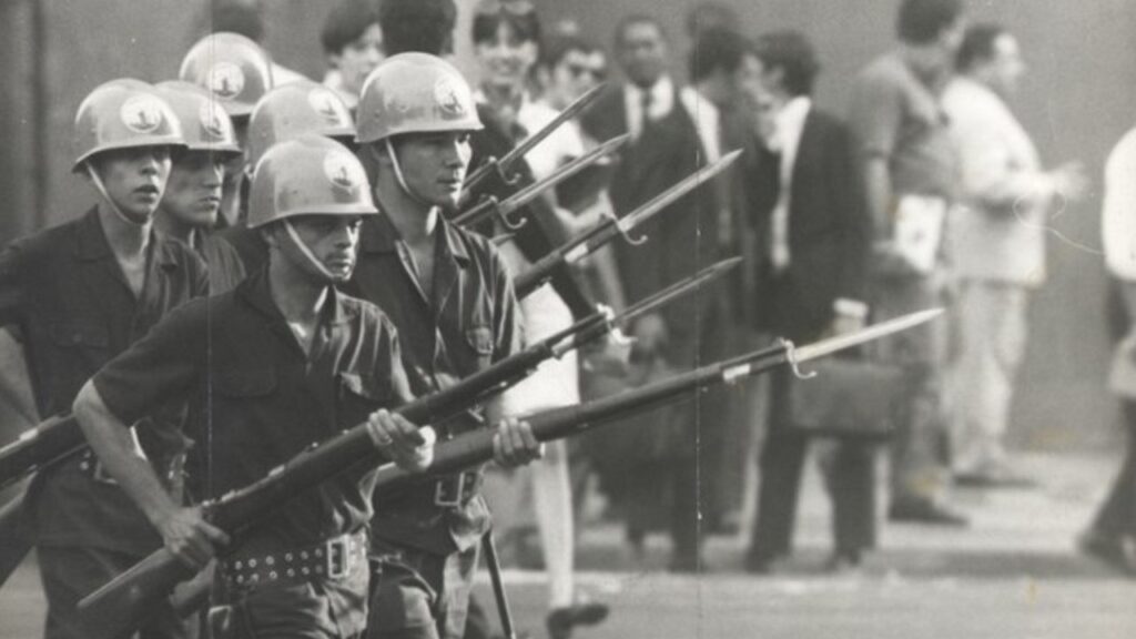 A Política na Ficção: Uma Análise da Literatura e seus Reflexos Sociais