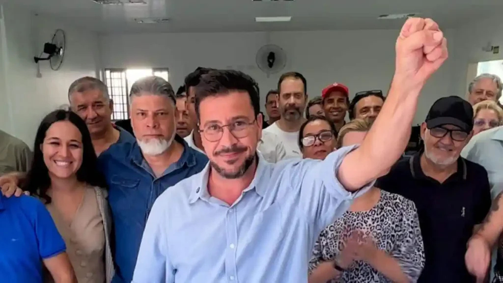 Arilson Chiorato Lança Pré-Candidatura à Câmara em Alinhamento com Gleisi Hoffmann para o Senado