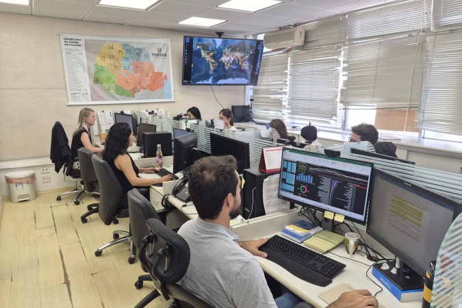 Centro de Informações Estratégicas do Paraná: Prevenção e Resposta Rápida em Saúde Centro de Informações Estratégicas do Paraná: Prevenção e Resposta Rápida em Saúde