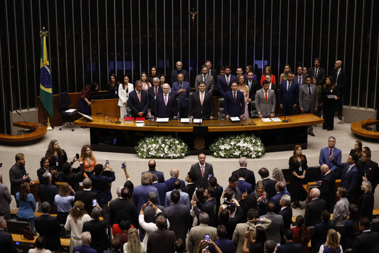 Congresso Prioriza Assistência Social e Reduz Verbas para Educação em Ano Eleitoral