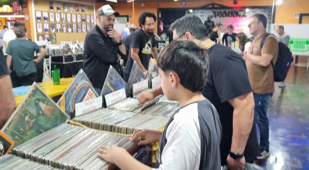 CWB Vinil Project 2024: Lançamento do Disco da Relespública e Cultura do Vinil em Alta
