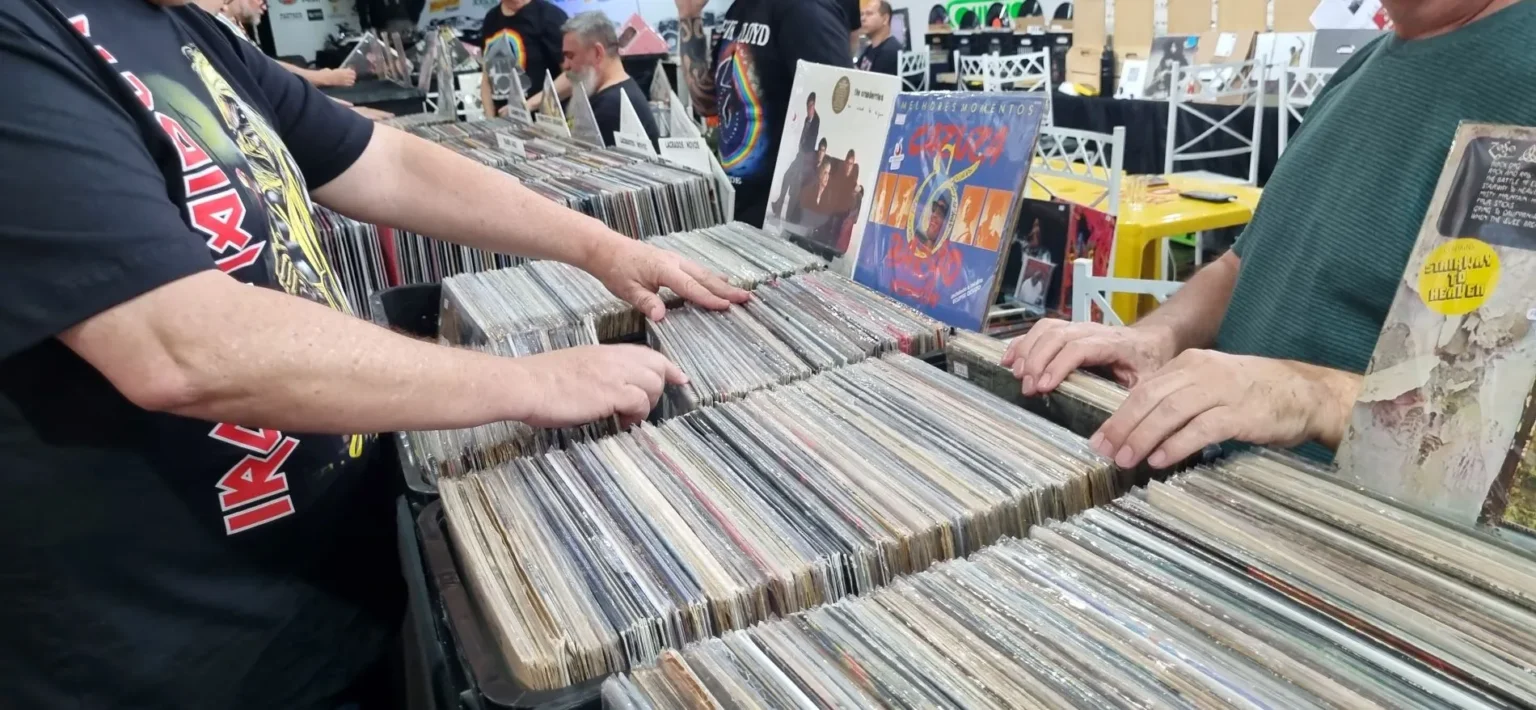 CWB Vinil Project: Feira de Discos em Curitiba Promete Surpresas Imperdíveis CWB Vinil Project: Feira de Discos em Curitiba Promete Surpresas Imperdíveis