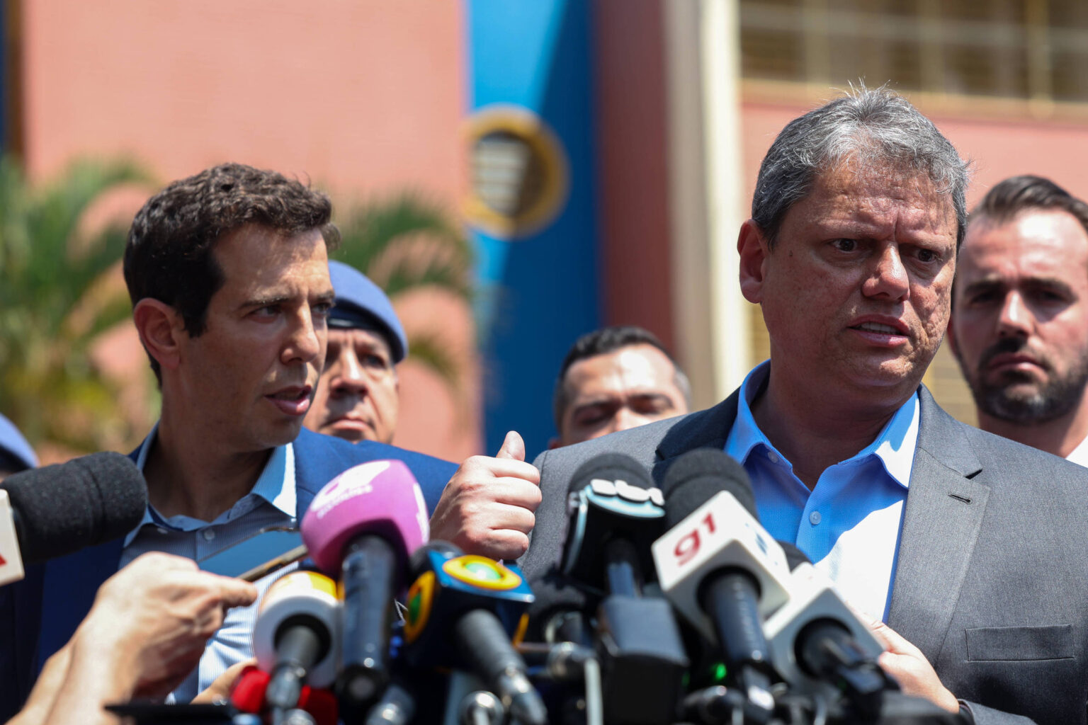 Escolas Cívico-Militares em SP Iniciam Atividades Sem Uniformes para Alunos