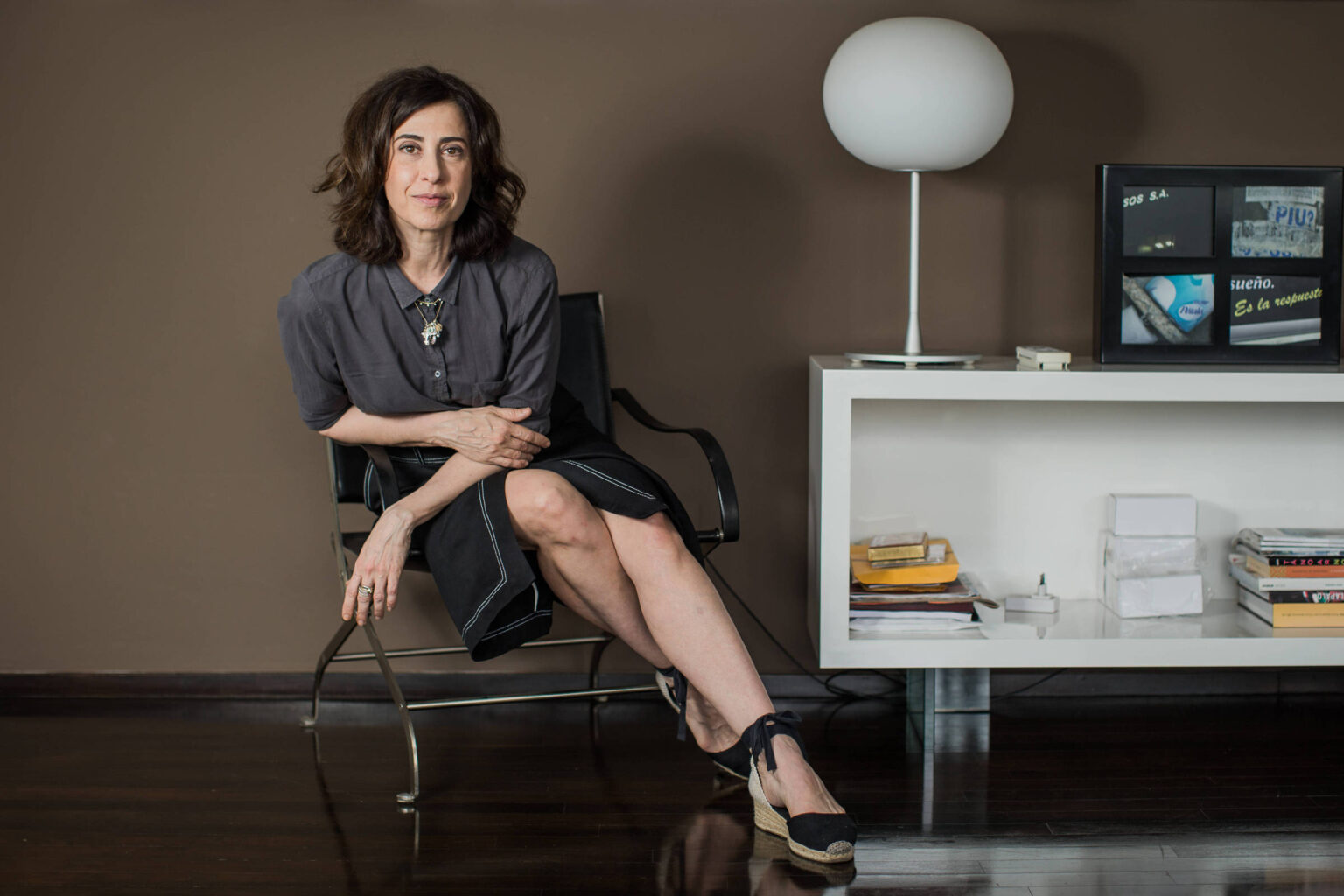 Fernanda Torres: A Política Brasileira e Seu Paralelo com o Telecatch