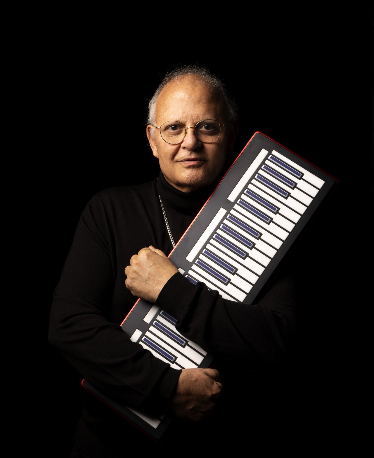 Guilherme Arantes celebra 50 anos com show em Curitiba e 60% de desconto