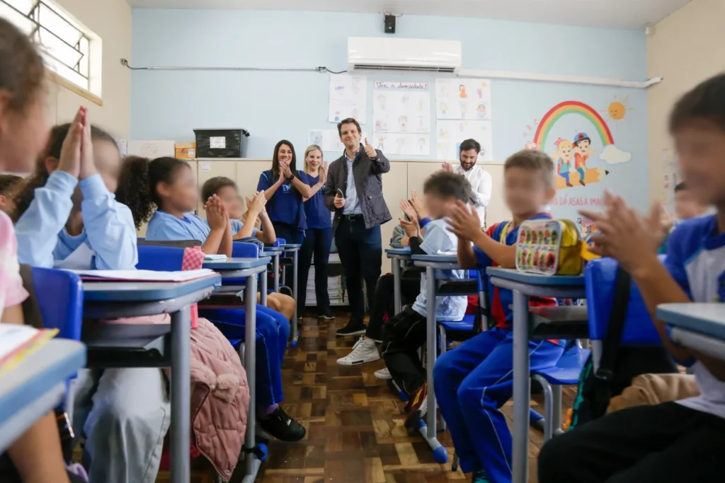 Prefeitura de Curitiba Descarta Implantação de Escolas Cívico-Militares