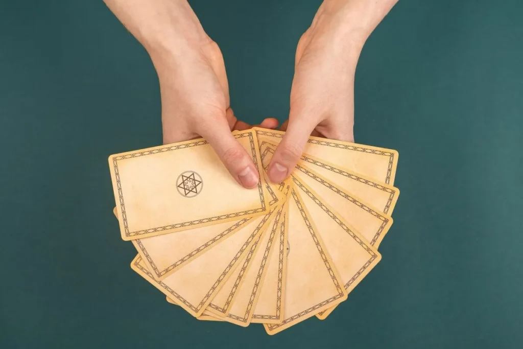 Previsões Astrológicas: Tarot do Dia para os 12 Signos em 21/02/2026