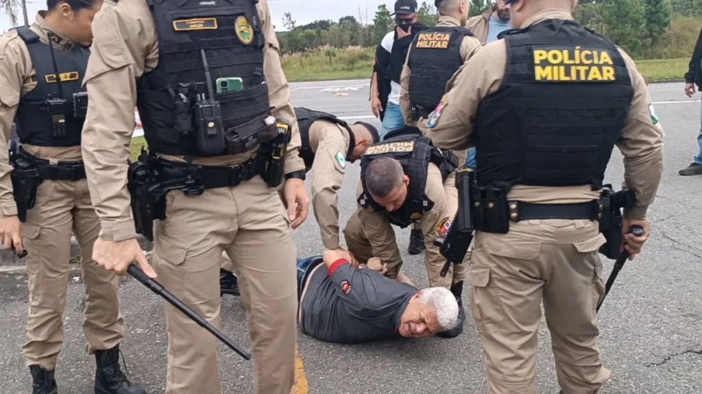 Ratinho Júnior Zomba de Agressão da PM e Critica Líder Sindical no Paraná