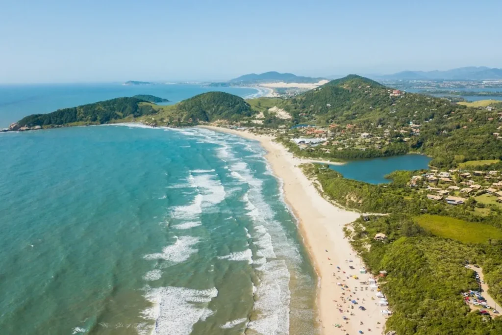 Roteiro de 3 Dias na Praia do Rosa: Descubra o Paraíso no Verão