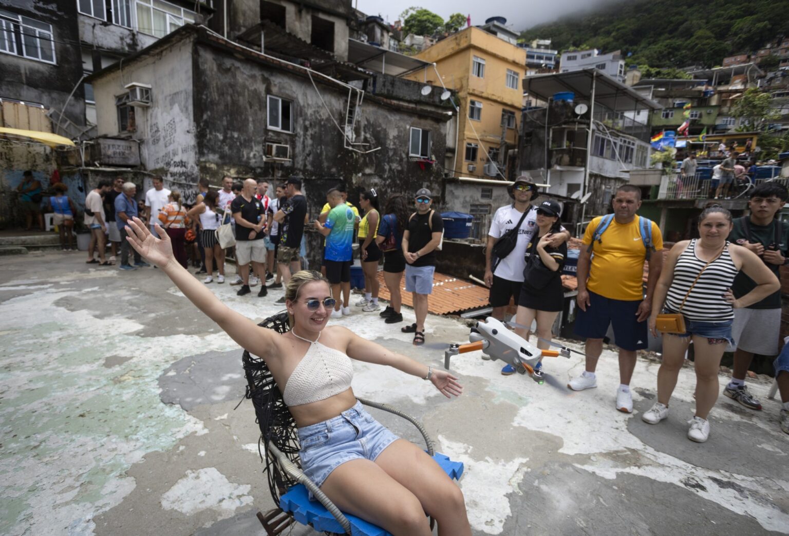 Turismo Cresce na Rocinha: Atração Turística Impulsionada por Vídeos Aéreos e Experiências Únicas
