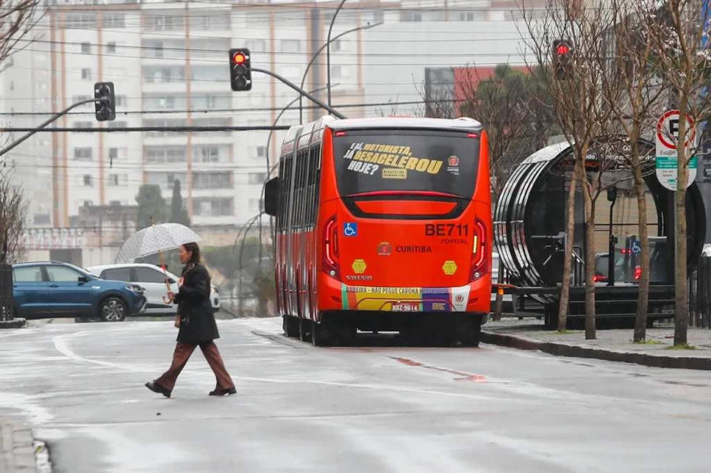 Ciclone Extratropical Gera Tempestades no Paraná; Confira a Previsão do Tempo