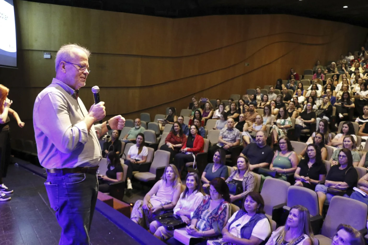 Curitiba Capacita 550 Servidores da Educação em Censo Escolar