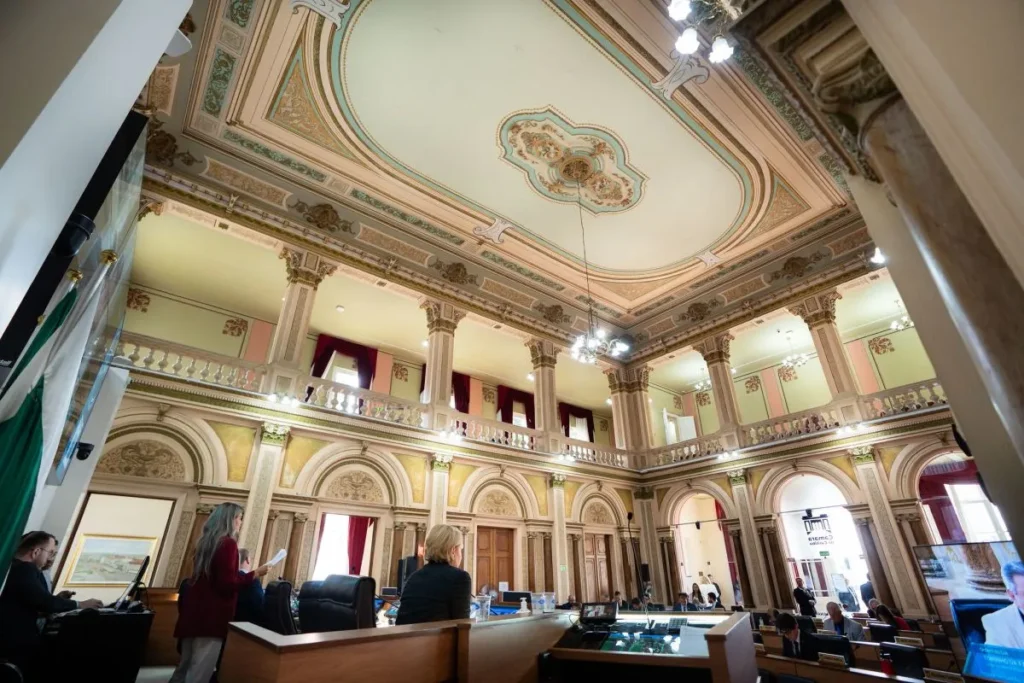 Curitiba Debate Militarização nas Escolas: Audiência Pública Promete Discussão Aprofundada