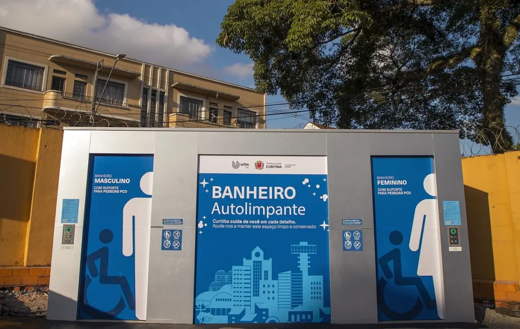Curitiba Inova com Primeiro Banheiro Público Autolimpante da Cidade Curitiba Inova com Primeiro Banheiro Público Autolimpante da Cidade