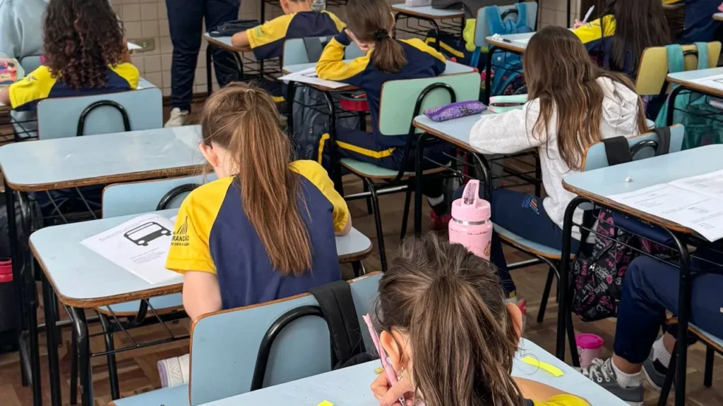 Curitiba Lança Programa de Exames e Óculos Grátis para Estudantes