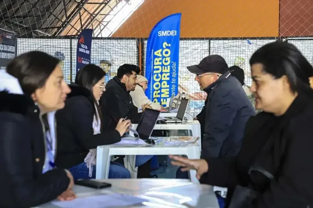 Curitiba se Destaca na Geração de Empregos: Um Saldo Positivo Impressionante