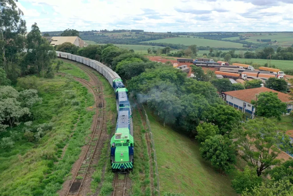 Desafios e Oportunidades na Integração das Ferrovias no Paraná Desafios e Oportunidades na Integração das Ferrovias no Paraná