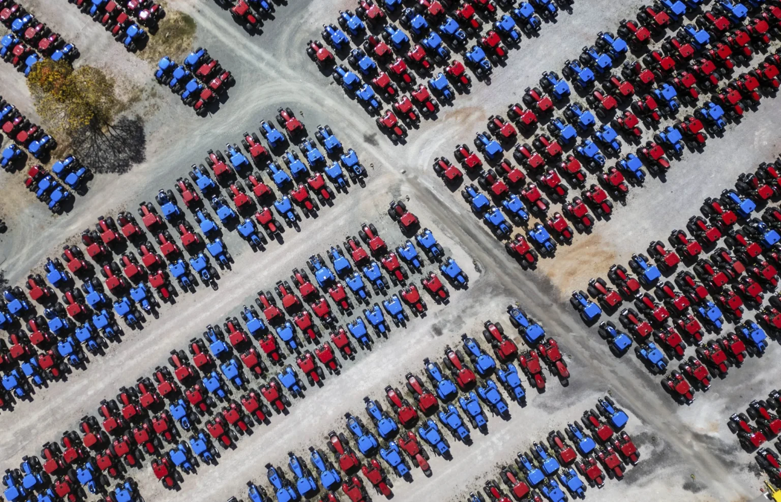 Exportações de Curitiba Disparam 18% em 2025, Com Destaque Para Tratores