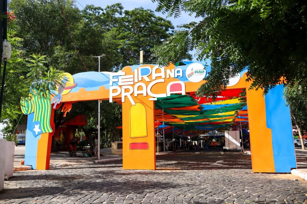 Feira na Praça: Pagode e Samba com Grupo 47 Graus Neste Domingo Animado Feira na Praça: Pagode e Samba com Grupo 47 Graus Neste Domingo Animado